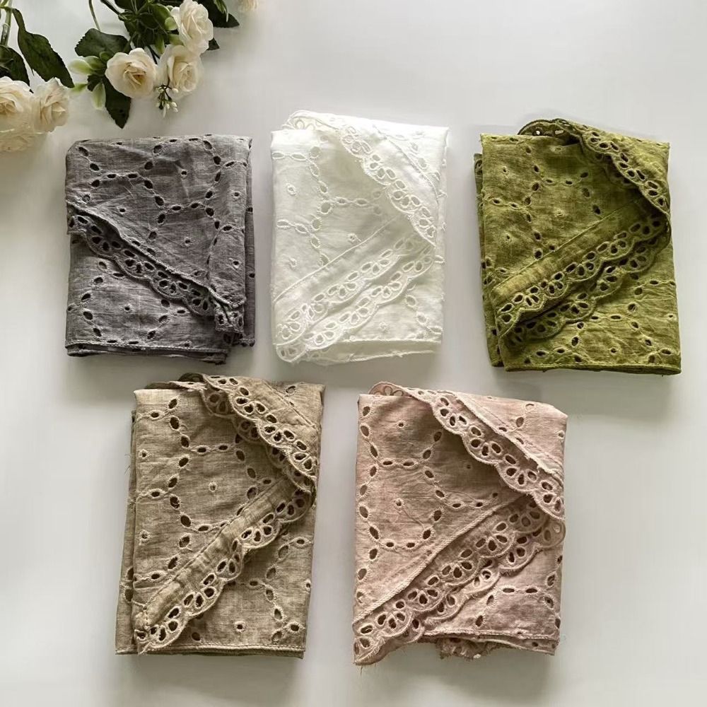 Novo Lenço Triangular Floral L - Women Fashion Photoshoot avaliação e preço